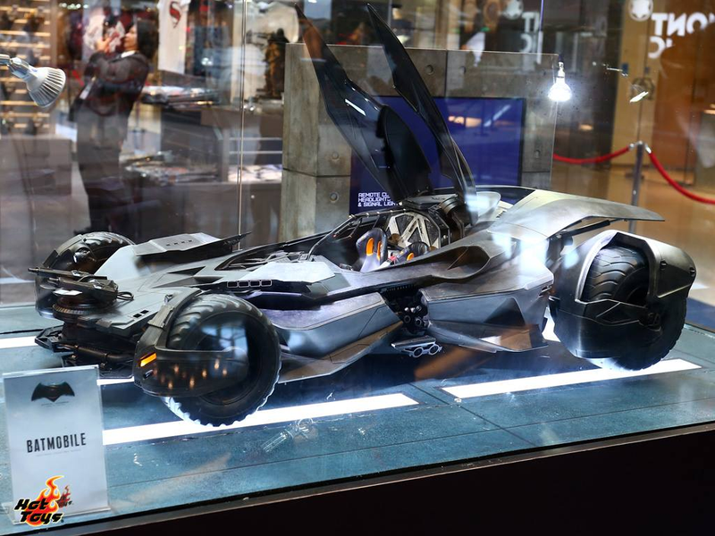 Illustration for article titled Toy Company Builds Life-Size Wonder Woman, Batmobile